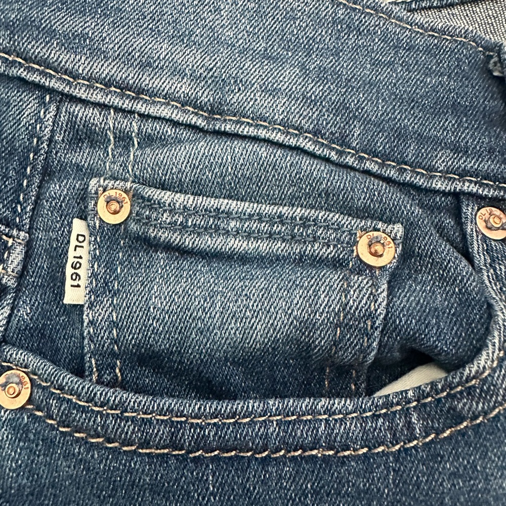 DL1961 Classic Blue Jeans - Picture 6 of 9